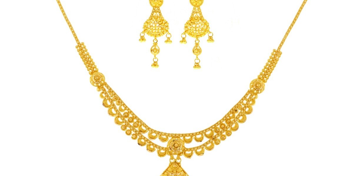 Commending Commitment: Anniversary Gold Necklace Sets